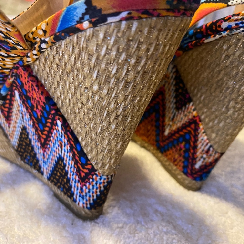 Almost Brand New Stylish Wedges By BCBG - Size 8.5 B - Wedge Height 5” - box 30 - Picture 5 of 10